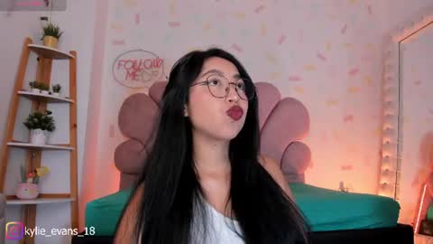 Snapshot of kylie_evans_18 chatting on July 5, 2026, 4:36 pm Kylie online show from July 5, 2026, 4:36 pm