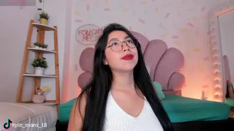 Snapshot of kylie_evans_18 chatting on July 16, 2026, 11:11 pm Kylie online show from July 16, 2026, 11:11 pm