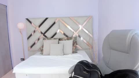 Kylie Reyes  online show from December 15, 2025, 7:29 pm