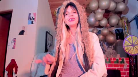 Snapshot of kyliekandy chatting on January 1, 2025, 12:21 am online show from January 1, 2025, 12:21 am