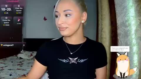 Snapshot of kylieoneadams chatting on November 11, 2025, 8:25 am kylie online show from November 11, 2025, 8:25 am