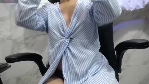 Kyra online show from April 25, 2026, 1:41 pm