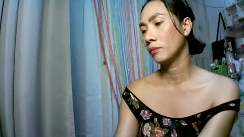 kyutshyne online show from February 4, 2025, 2:07 am