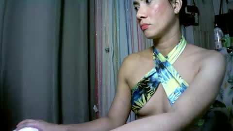 kyutshyne online show from February 19, 2025, 2:44 pm