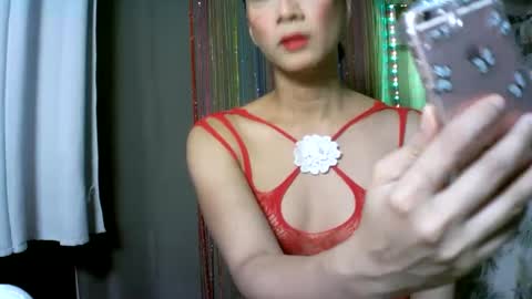 kyutshyne online show from February 23, 2025, 3:29 pm