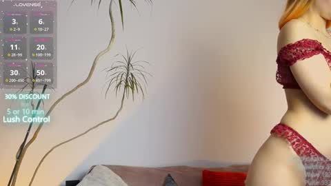 Snapshot of l1ttle_kiki chatting on March 5, 2025, 3:18 pm Viktoria White online show from March 5, 2025, 3:18 pm