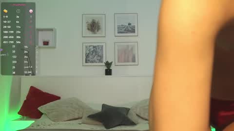 Snapshot of l1ttle_kiki chatting on October 18, 2025, 2:18 pm Viktoria White online show from October 18, 2025, 2:18 pm