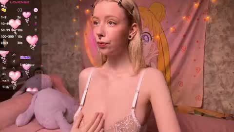Snapshot of l1ttlekiki chatting on June 20, 2026, 5:38 pm Sara online show from June 20, 2026, 5:38 pm