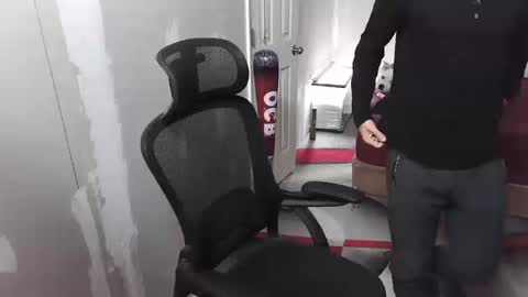 l1v1nth3dr3am online show from October 11, 2025, 4:12 am