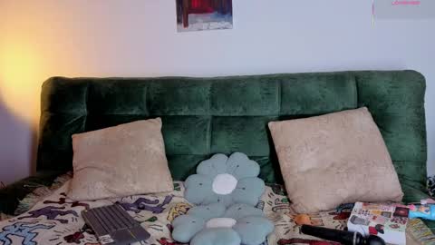 Snapshot of la_briela chatting on May 8, 2026, 2:39 am Help me reach 50 likes online show from May 8, 2026, 2:39 am