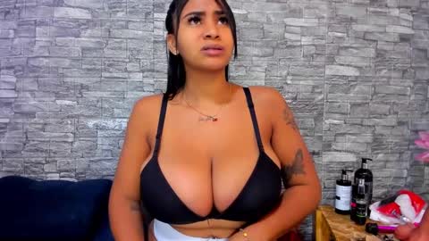 Snapshot of la_indiia chatting on February 6, 2025, 12:05 pm la_indiia online show from February 6, 2025, 12:05 pm