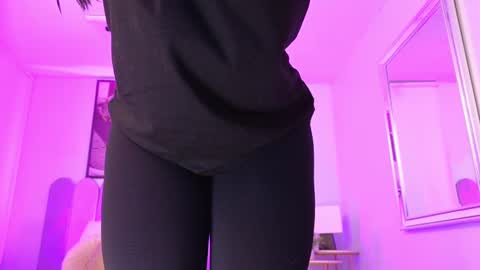 Snapshot of laady_brownn chatting on February 19, 2025, 11:28 am Cris online show from February 19, 2025, 11:28 am