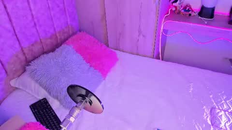 lana  foxx Model  independient online show from June 24, 2026, 11:15 pm