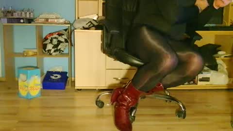 labondage online show from April 9, 2026, 12:32 am