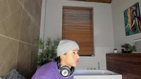 labrinthteasing online show from December 22, 2025, 12:13 pm