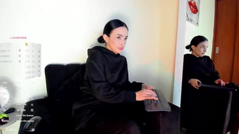 lace_victoria online show from December 3, 2025, 11:36 pm