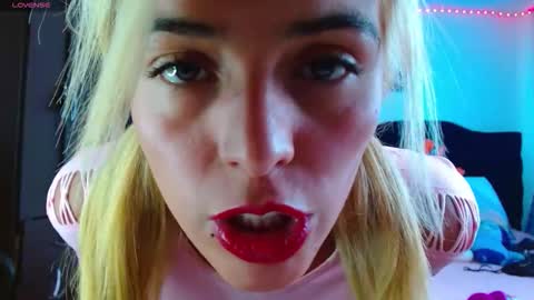 Snapshot of lacolombiana_bitch chatting on September 24, 2025, 7:17 pm Valentina online show from September 24, 2025, 7:17 pm