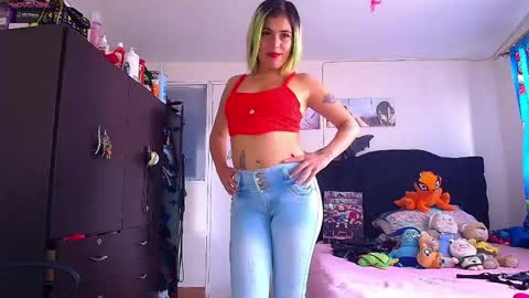 Snapshot of lacolombiana_bitch chatting on May 20, 2026, 8:15 pm Valentina online show from May 20, 2026, 8:15 pm