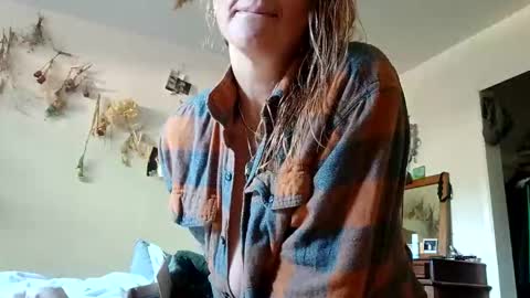 lacybell online show from September 25, 2025, 4:11 pm