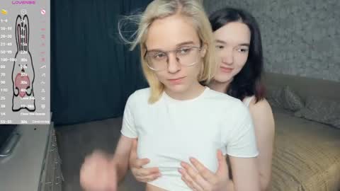Violet and Isabel online show from May 10, 2026, 7:19 pm