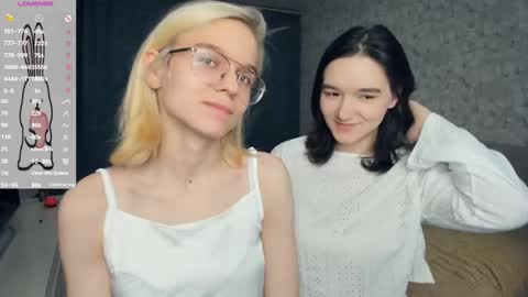 Violet and Isabel online show from May 11, 2026, 7:00 pm