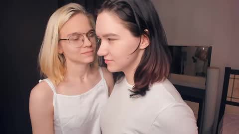 Violet and Isabel online show from May 12, 2026, 7:11 pm
