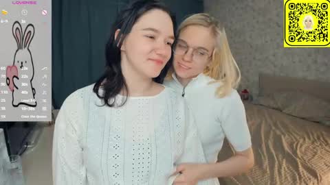 Violet and Isabel online show from May 30, 2026, 7:22 pm