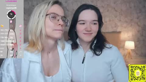 Violet and Isabel online show from June 3, 2026, 7:19 pm