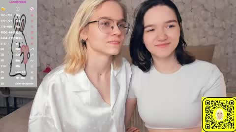 Violet and Isabel online show from June 7, 2026, 7:17 pm