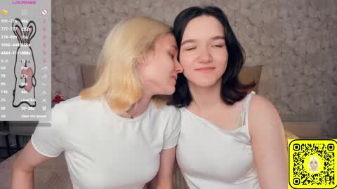 Violet and Isabel online show from June 8, 2026, 7:03 pm