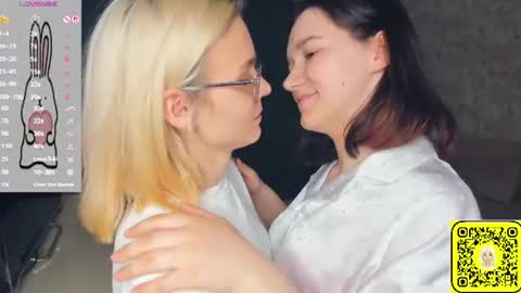 Violet and Isabel online show from June 13, 2026, 7:12 pm