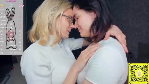 Violet and Isabel online show from June 14, 2026, 7:16 pm