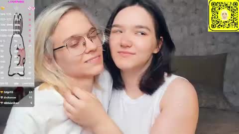 Violet and Isabel online show from June 22, 2026, 7:22 pm