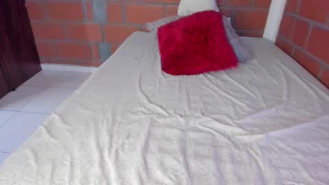 Snapshot of ladahear_ chatting on December 30, 2024, 4:19 pm Akyra online show from December 30, 2024, 4:19 pm