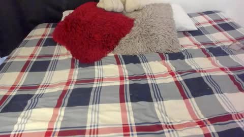 Akyra  online show from February 23, 2026, 4:37 pm