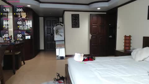 Snapshot of ladii_mia chatting on February 9, 2025, 11:14 am Mia online show from February 9, 2025, 11:14 am