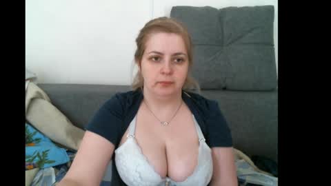 lady cute cat29 online show from April 25, 2026, 10:51 am