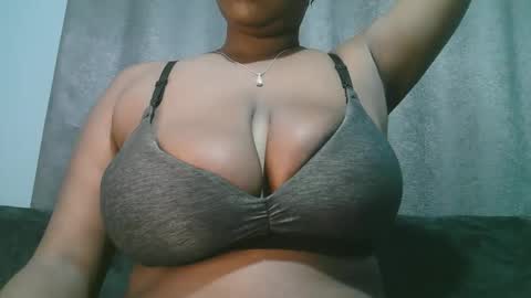 lady_dearra online show from May 1, 2026, 2:38 am