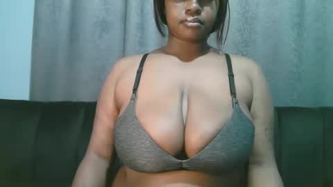 Snapshot of lady_dearra chatting on May 19, 2026, 3:02 am lady_dearra online show from May 19, 2026, 3:02 am