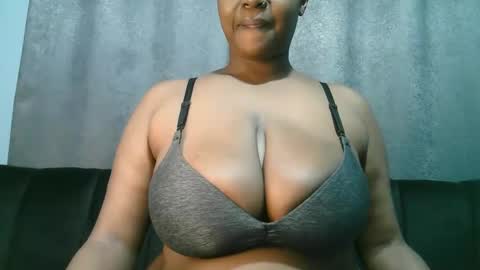 Snapshot of lady_dearra chatting on June 7, 2026, 2:37 am lady_dearra online show from June 7, 2026, 2:37 am