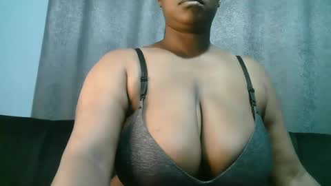 Snapshot of lady_dearra chatting on June 9, 2026, 2:45 am lady_dearra online show from June 9, 2026, 2:45 am
