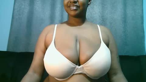 Snapshot of lady_dearra chatting on June 11, 2026, 2:33 am lady_dearra online show from June 11, 2026, 2:33 am