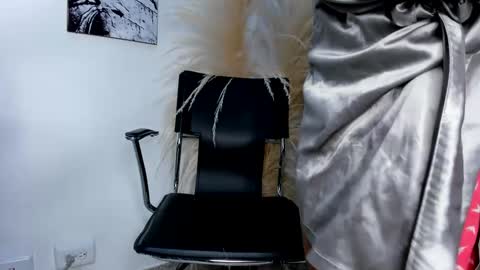 Snapshot of lady_falcon chatting on January 25, 2025, 5:07 am LADY online show from January 25, 2025, 5:07 am