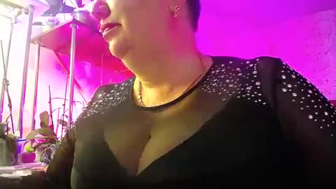 Snapshot of lady_gloria chatting on January 1, 2025, 3:13 am Lady Gloria online show from January 1, 2025, 3:13 am