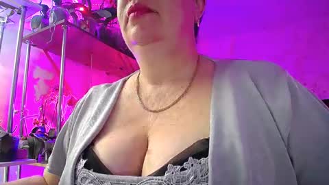 Snapshot of lady_gloria chatting on March 1, 2025, 5:20 am Lady Gloria online show from March 1, 2025, 5:20 am