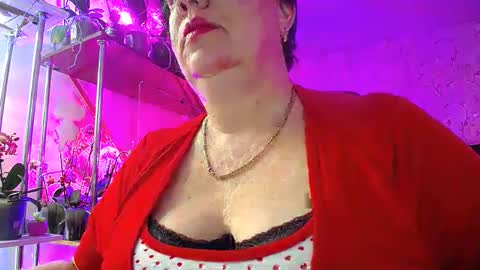 Snapshot of lady_gloria chatting on March 12, 2025, 12:04 pm Lady Gloria online show from March 12, 2025, 12:04 pm