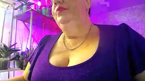 Snapshot of lady_gloria chatting on October 24, 2025, 1:07 pm Lady Gloria online show from October 24, 2025, 1:07 pm