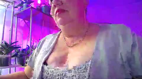 Snapshot of lady_gloria chatting on October 27, 2025, 2:32 pm Lady Gloria online show from October 27, 2025, 2:32 pm