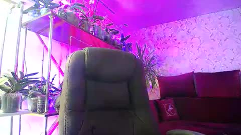 Snapshot of lady_gloria chatting on November 27, 2025, 6:59 am Lady Gloria online show from November 27, 2025, 6:59 am