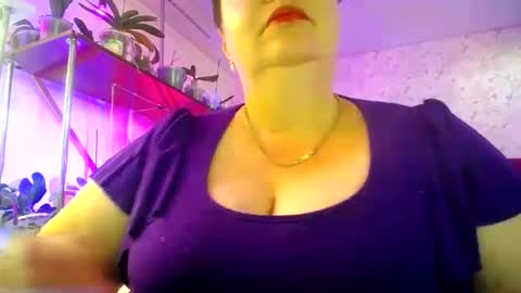 Snapshot of lady_gloria chatting on August 9, 2026, 5:01 am Lady Gloria online show from August 9, 2026, 5:01 am